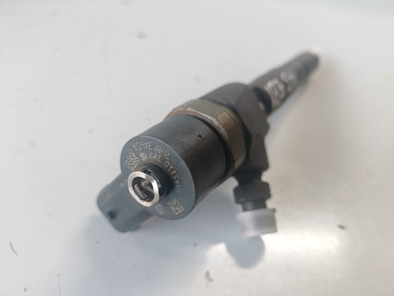 Recambio de inyector para opel insignia berlina a20dth referencia OEM IAM 0445110327  