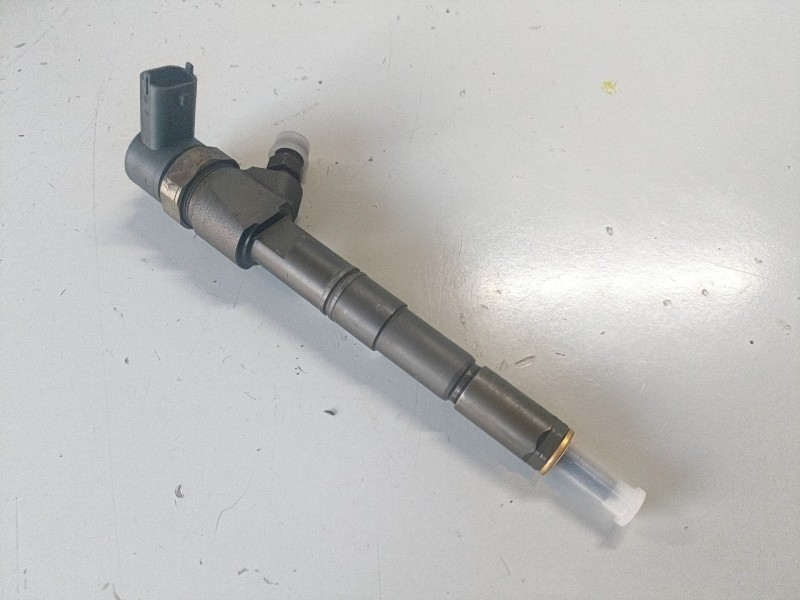 Recambio de inyector para opel insignia berlina a20dth referencia OEM IAM 0445110327  