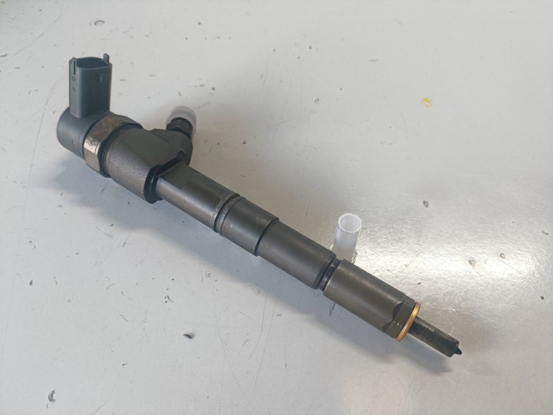 Recambio de inyector para opel insignia berlina a20dth referencia OEM IAM 0445110327  