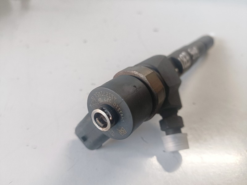 Recambio de inyector para opel insignia berlina a20dth referencia OEM IAM 0445110327  