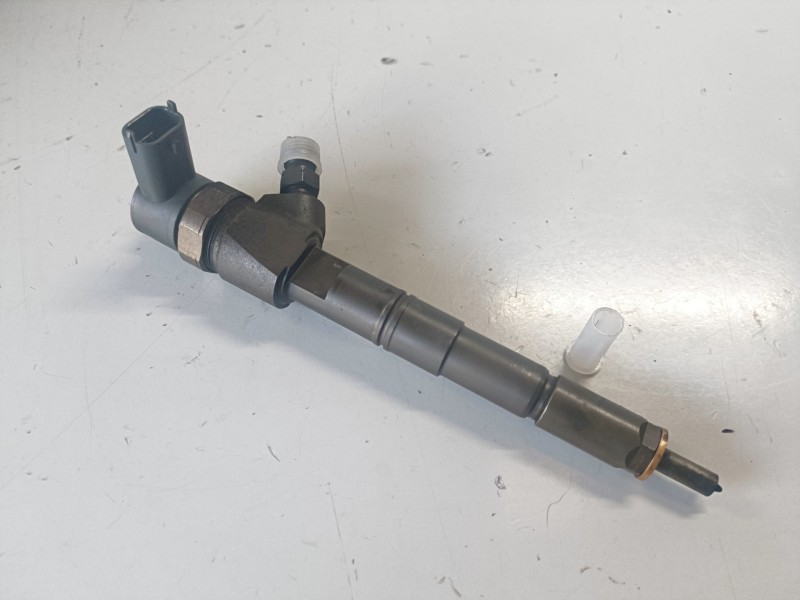 Recambio de inyector para opel insignia berlina a20dth referencia OEM IAM 0445110327  