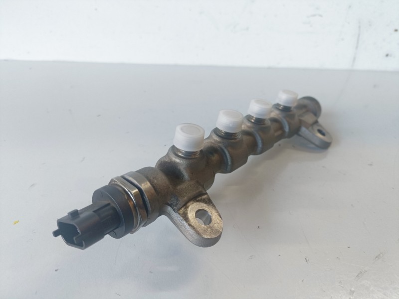 Recambio de rampa inyectora para opel insignia berlina a20dth referencia OEM IAM 0445214221/55576177  