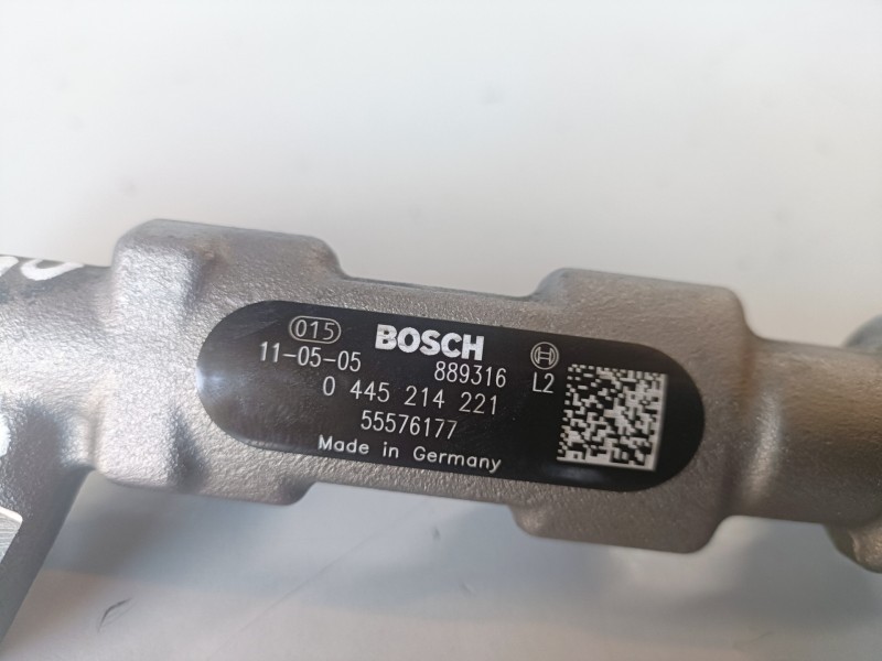 Recambio de rampa inyectora para opel insignia berlina a20dth referencia OEM IAM 0445214221/55576177  