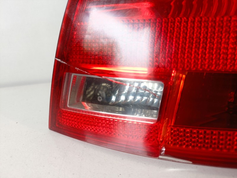 Recambio de piloto trasero derecho para audi a4 berlina (8e) blb referencia OEM IAM 8E9945096E  