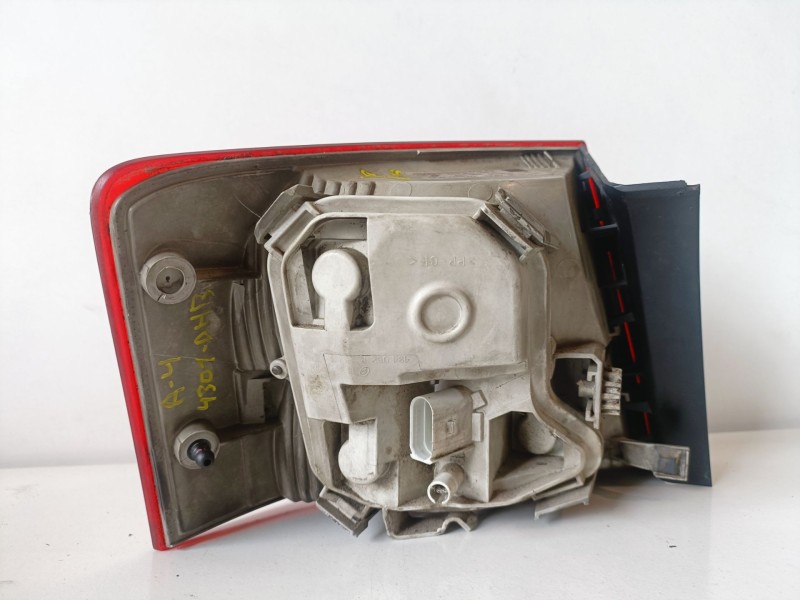 Recambio de piloto trasero derecho para audi a4 berlina (8e) blb referencia OEM IAM 8E9945096E  