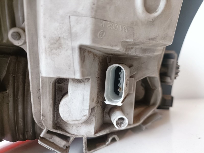 Recambio de piloto trasero derecho para audi a4 berlina (8e) blb referencia OEM IAM 8E9945096E  