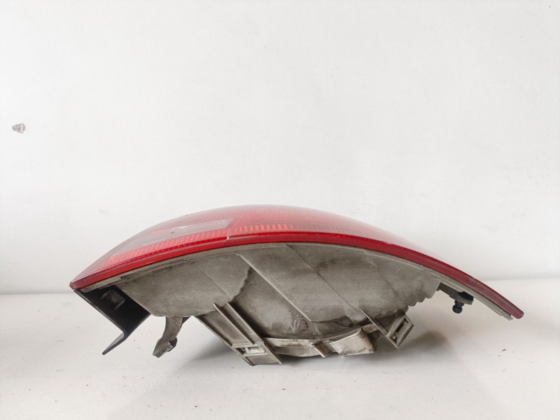 Recambio de piloto trasero derecho para audi a4 berlina (8e) blb referencia OEM IAM 8E9945096E  