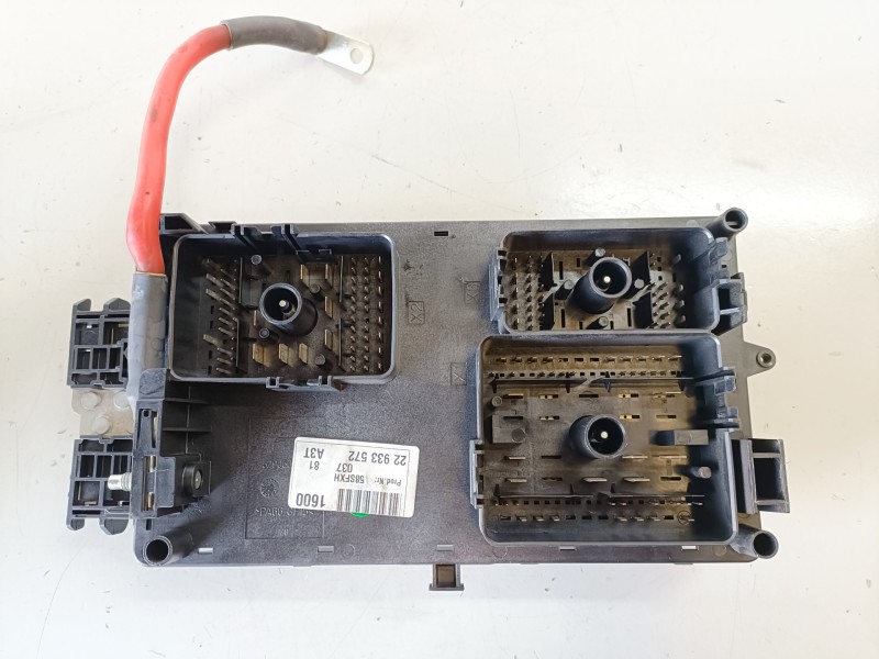 Recambio de caja reles / fusibles para opel insignia berlina a20dt referencia OEM IAM 22933572  