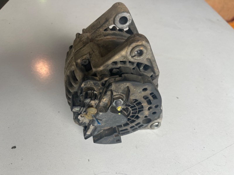 Recambio de alternador para opel corsa d a14xer referencia OEM IAM 0124425087BOSCH  