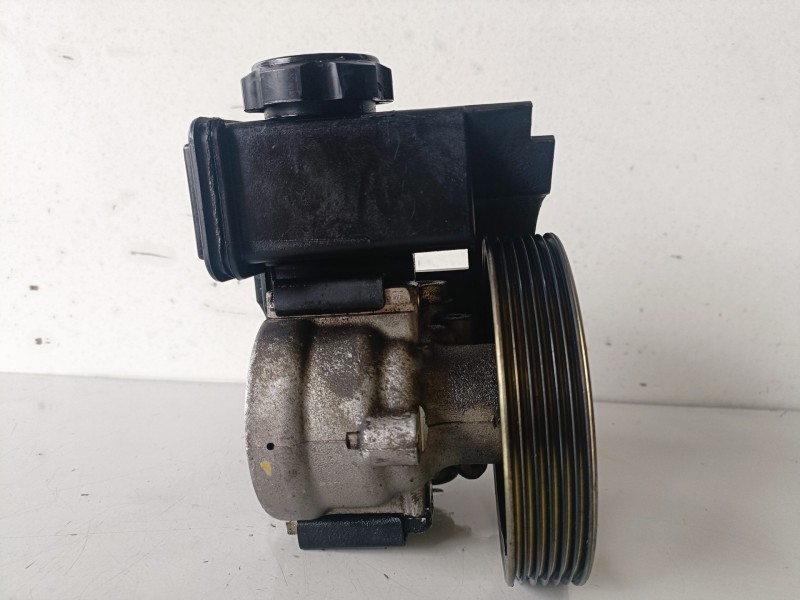 Recambio de bomba direccion para peugeot 206 8hz referencia OEM IAM 26086355QK  