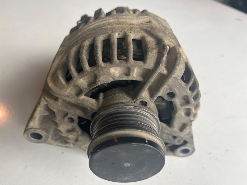 Recambio de alternador para opel corsa d a14xer referencia OEM IAM 0124425087BOSCH  