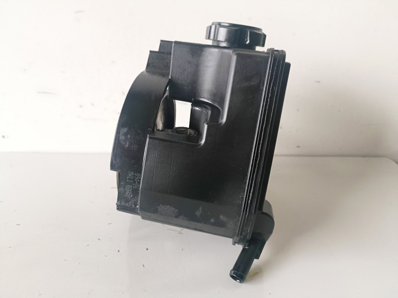 Recambio de bomba direccion para peugeot 206 8hz referencia OEM IAM 26086355QK  