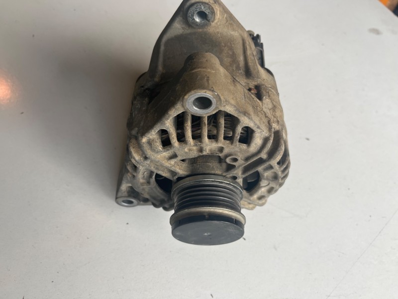 Recambio de alternador para opel corsa d a14xer referencia OEM IAM 0124425087BOSCH  