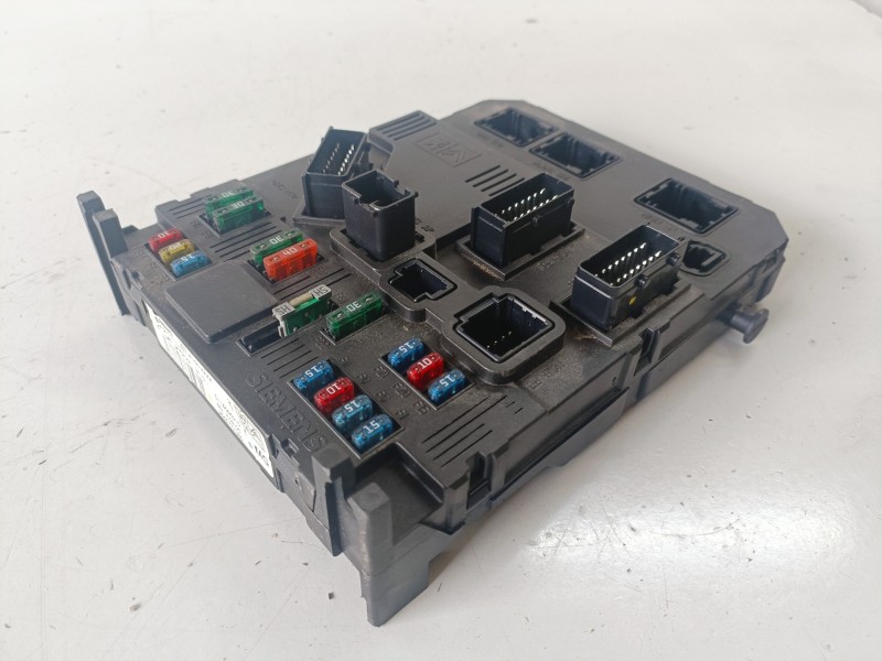 Recambio de caja reles / fusibles para peugeot 206 8hx referencia OEM IAM 9646777380/BSIE0200  