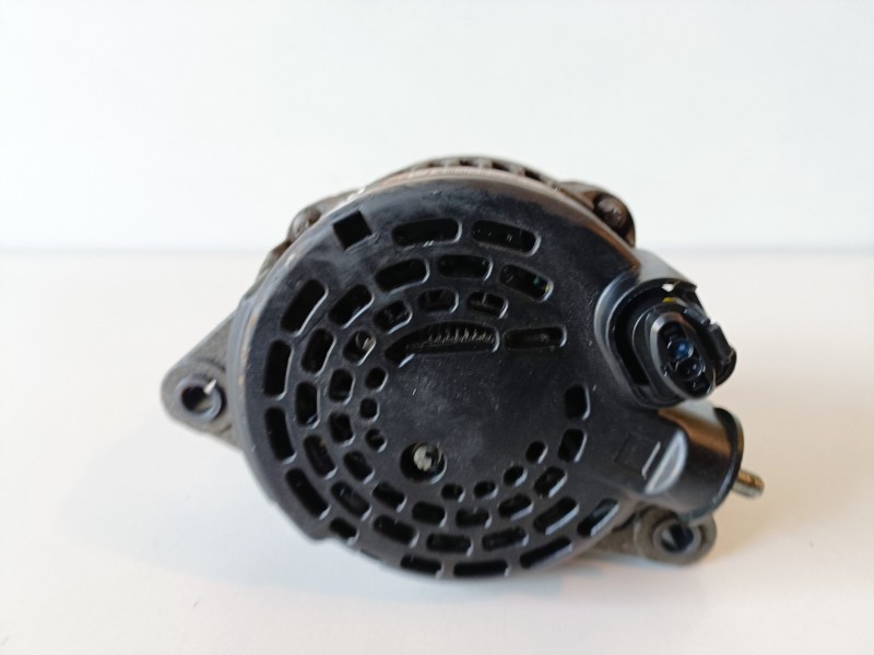 Recambio de alternador para hyundai tucson (tl) d4ha referencia OEM IAM 373002F300  