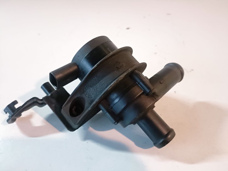 Recambio de bomba agua para volkswagen scirocco (137) cavd referencia OEM IAM   