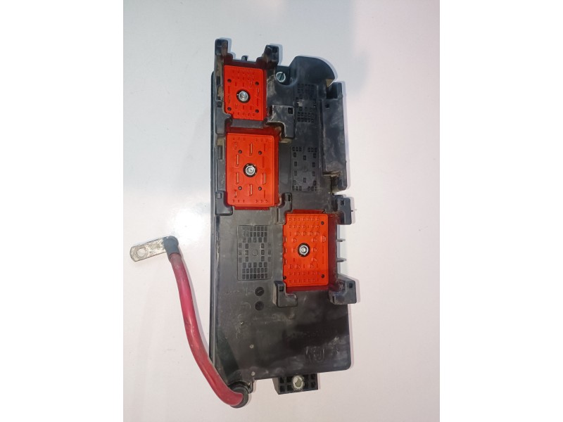 Recambio de caja reles / fusibles para opel vectra c caravan z20net referencia OEM IAM 13144709  