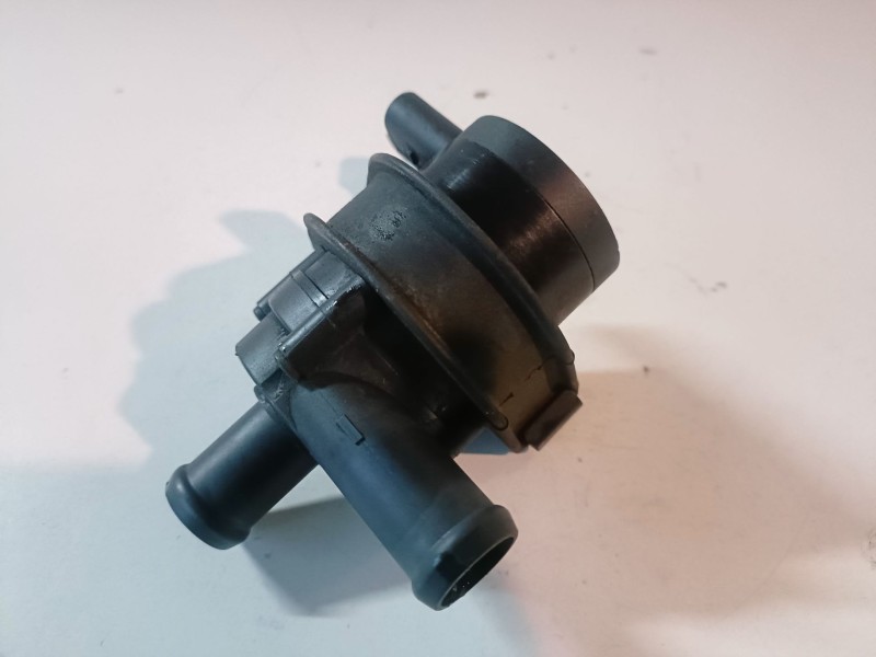 Recambio de bomba agua para volkswagen scirocco (137) cavd referencia OEM IAM   