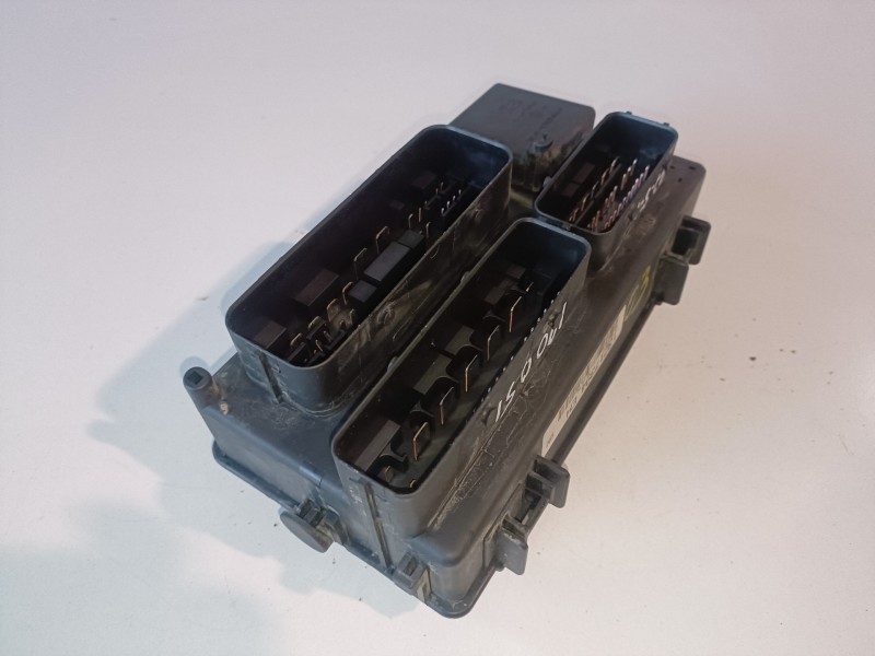 Recambio de caja reles / fusibles para opel corsa d z13dtj referencia OEM IAM 13217394EH  