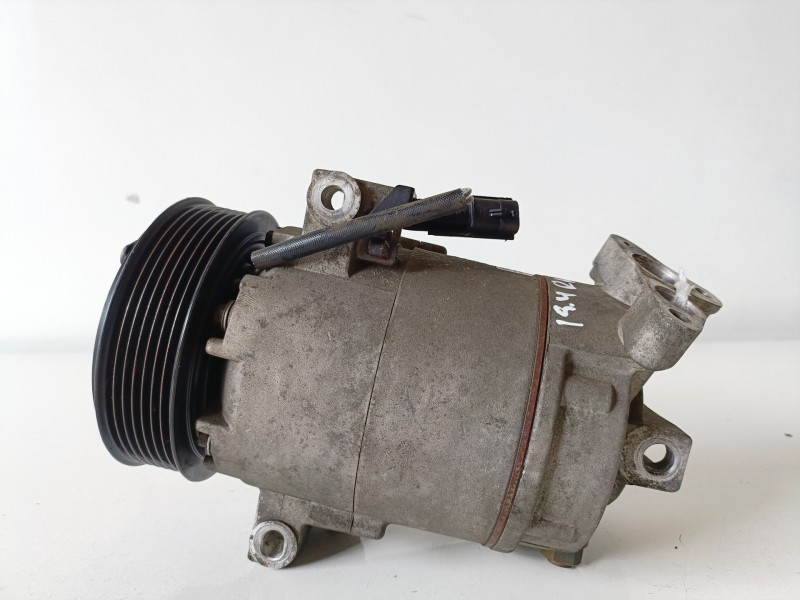 Recambio de compresor aire acondicionado para renault scenic ii (jm) m9r700 referencia OEM IAM 7184  