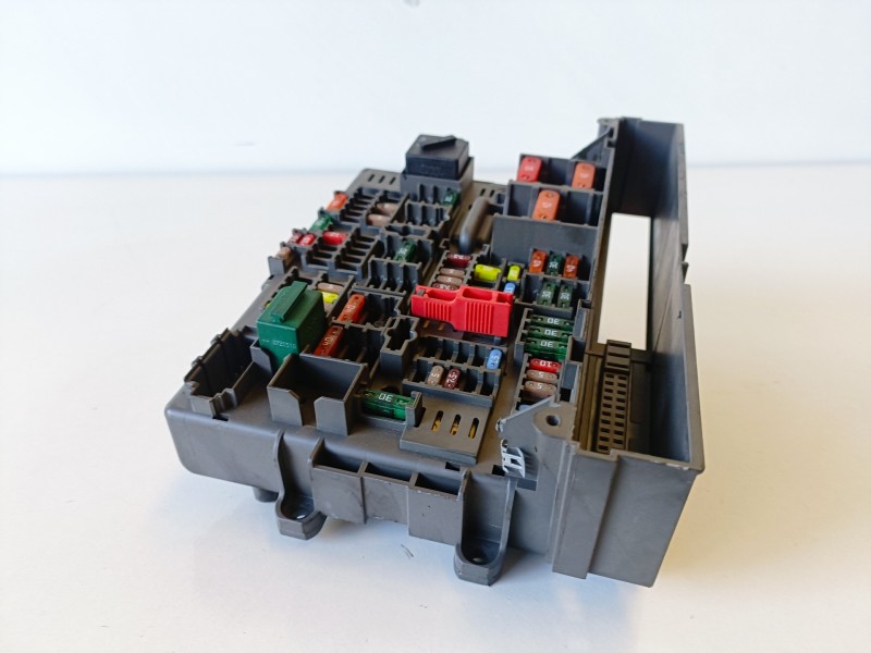 Recambio de caja reles / fusibles para bmw serie 1 berlina (e81/e87) n47d20a referencia OEM IAM 911944502  