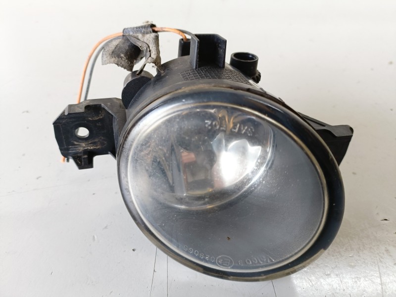Recambio de faro antiniebla izquierdo para renault clio ii fase ii (b/cb0) k9k704 referencia OEM IAM 8200002469  
