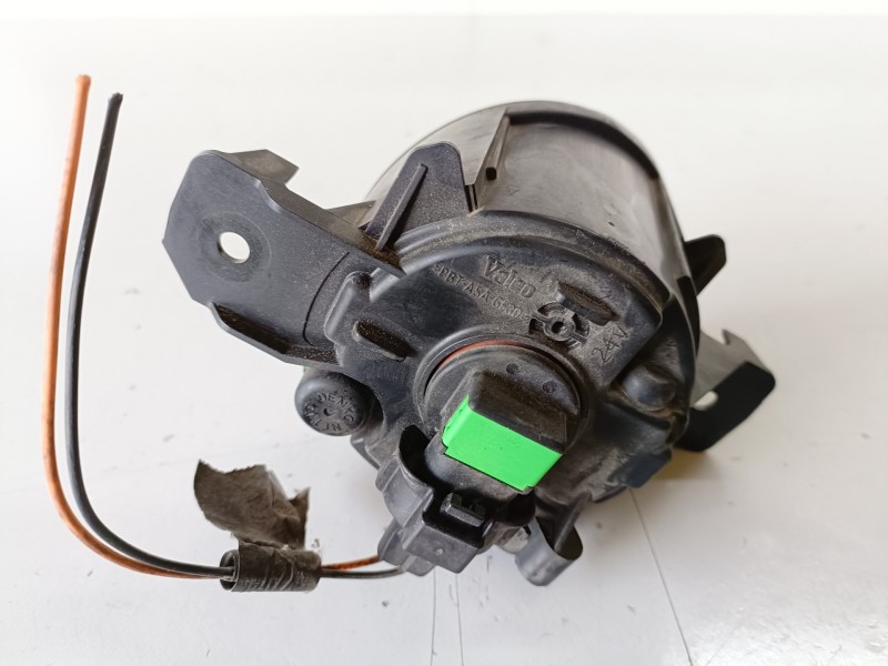 Recambio de faro antiniebla izquierdo para renault clio ii fase ii (b/cb0) k9k704 referencia OEM IAM 8200002469  