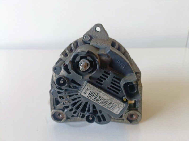 Recambio de alternador para renault scenic ii (jm) f9q818 referencia OEM IAM 8200667610A  