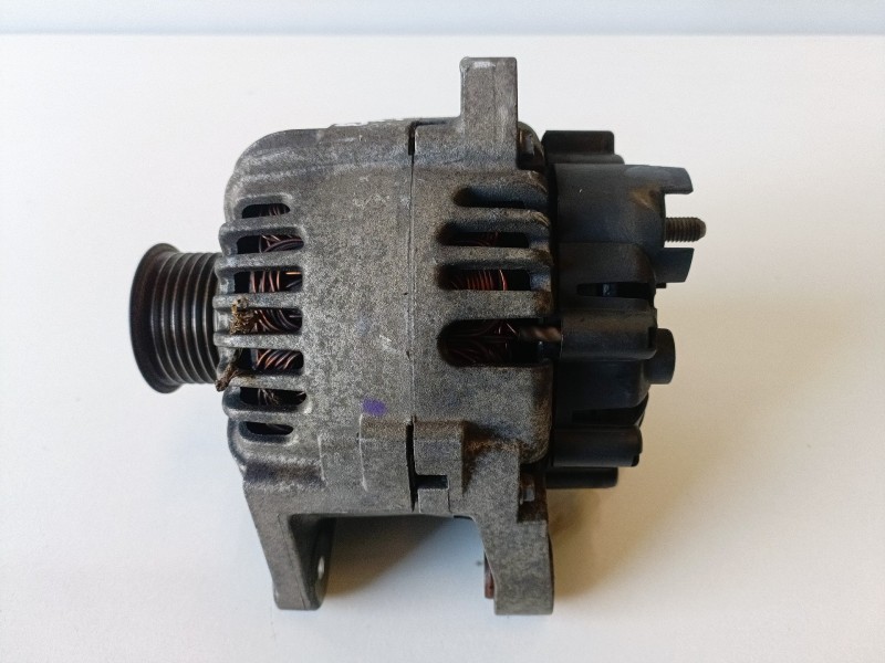 Recambio de alternador para renault scenic ii (jm) f9q818 referencia OEM IAM 8200667610A  