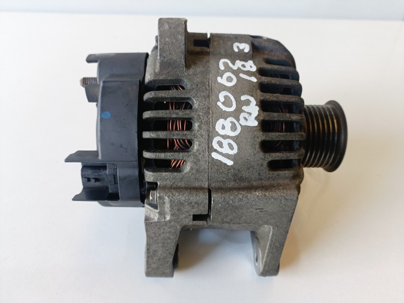 Recambio de alternador para renault scenic ii (jm) f9q818 referencia OEM IAM 8200667610A  