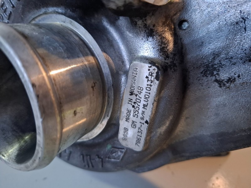 Recambio de turbocompresor para opel astra j berlina 5p a20dth referencia OEM IAM 55570748  