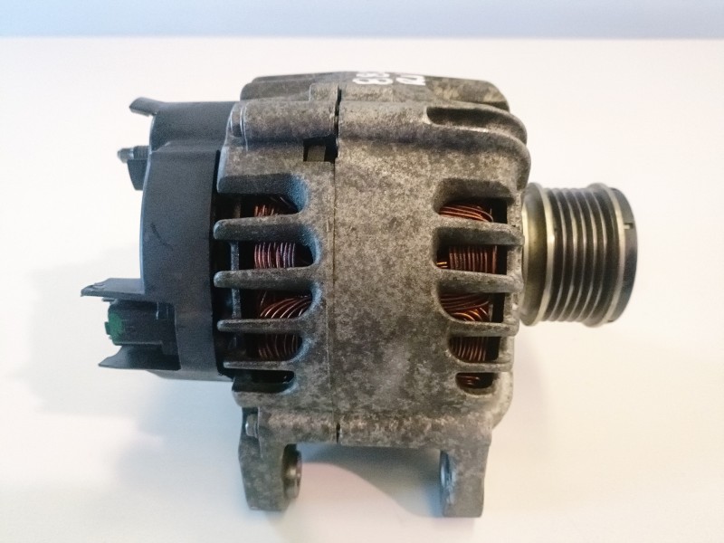 Recambio de alternador para dacia sandero k9k796 referencia OEM IAM 231003831R  