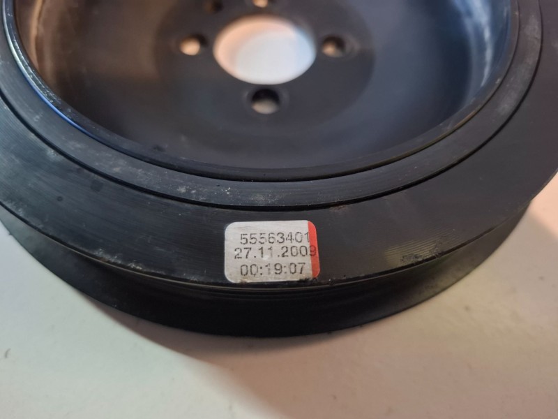 Recambio de polea cigueñal para opel astra j berlina 5p a20dth referencia OEM IAM 5563401  
