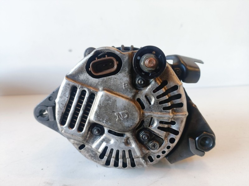 Recambio de alternador para kia sorento (bl) d4cb referencia OEM IAM 373004A300  