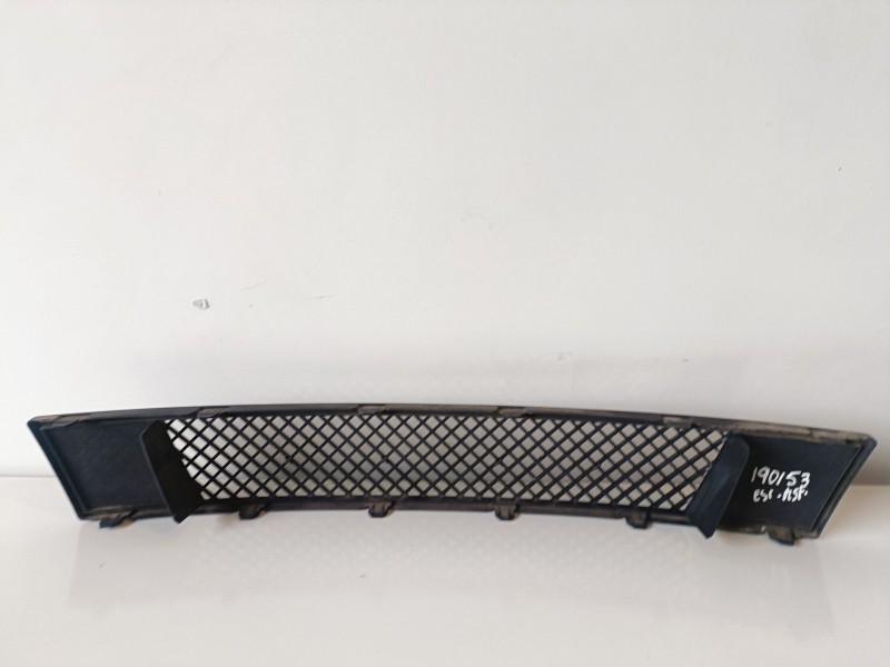 Recambio de rejilla delantera para bmw serie 1 coupe (e82) n51b30a referencia OEM IAM 51117178710  