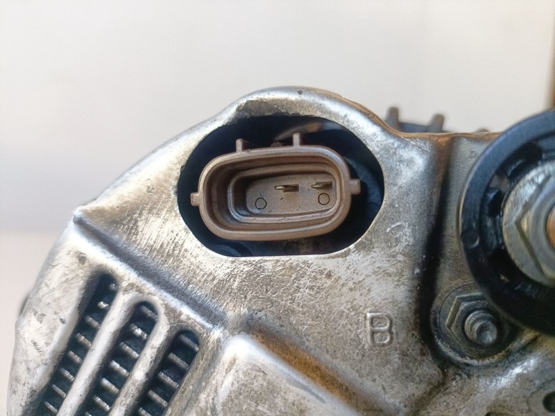 Recambio de alternador para kia sorento (bl) d4cb referencia OEM IAM 373004A300  