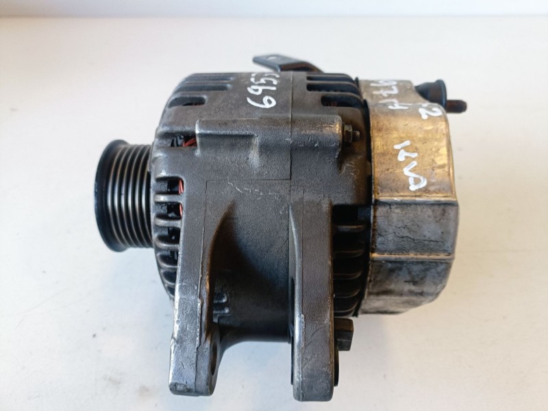 Recambio de alternador para kia sorento (bl) d4cb referencia OEM IAM 373004A300  
