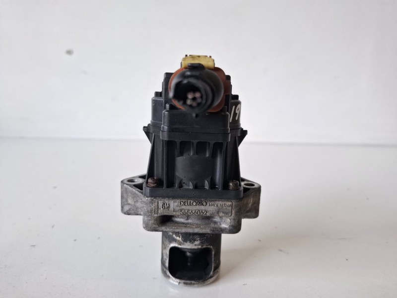 Recambio de valvula egr para opel astra j berlina 5p a20dth referencia OEM IAM 55566052  