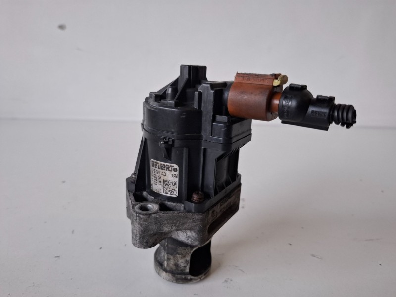 Recambio de valvula egr para opel astra j berlina 5p a20dth referencia OEM IAM 55566052  