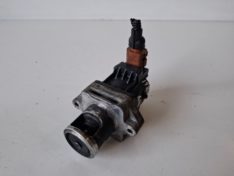 Recambio de valvula egr para opel astra j berlina 5p a20dth referencia OEM IAM 55566052  