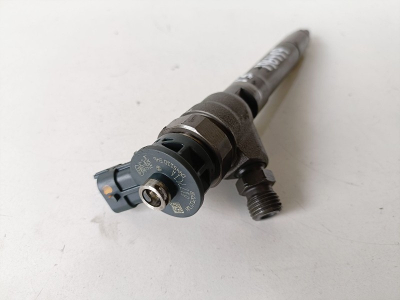 Recambio de inyector para renault scenic iii (jz) r9m402 referencia OEM IAM 445110546  