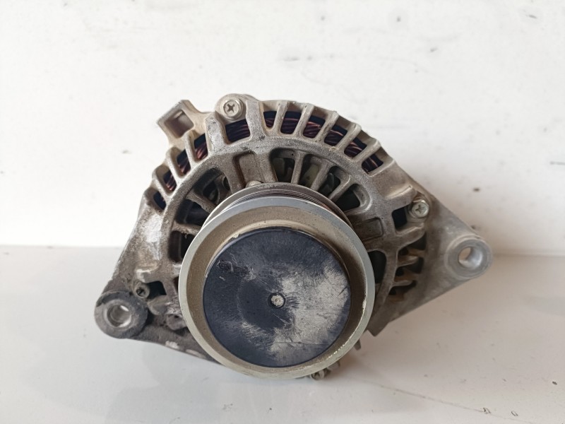 Recambio de alternador para kia sorento (bl) d4cb referencia OEM IAM 373004A110  