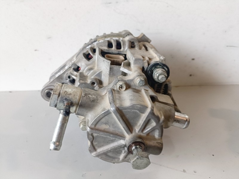 Recambio de alternador para kia sorento (bl) d4cb referencia OEM IAM 373004A110  