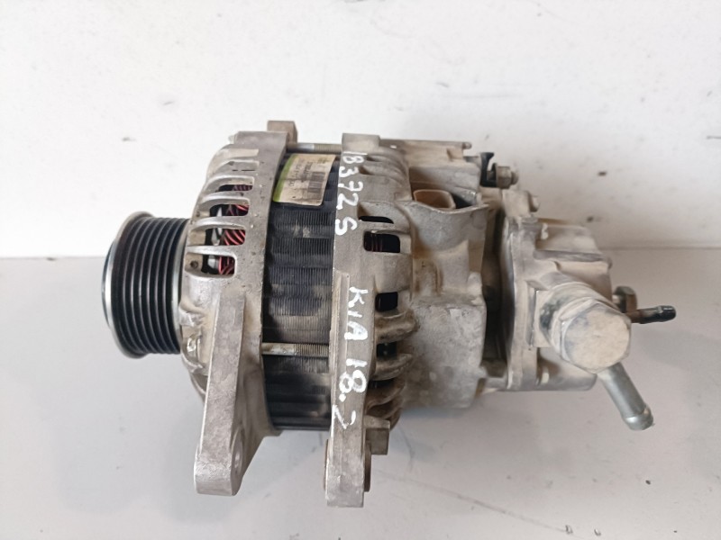 Recambio de alternador para kia sorento (bl) d4cb referencia OEM IAM 373004A110  