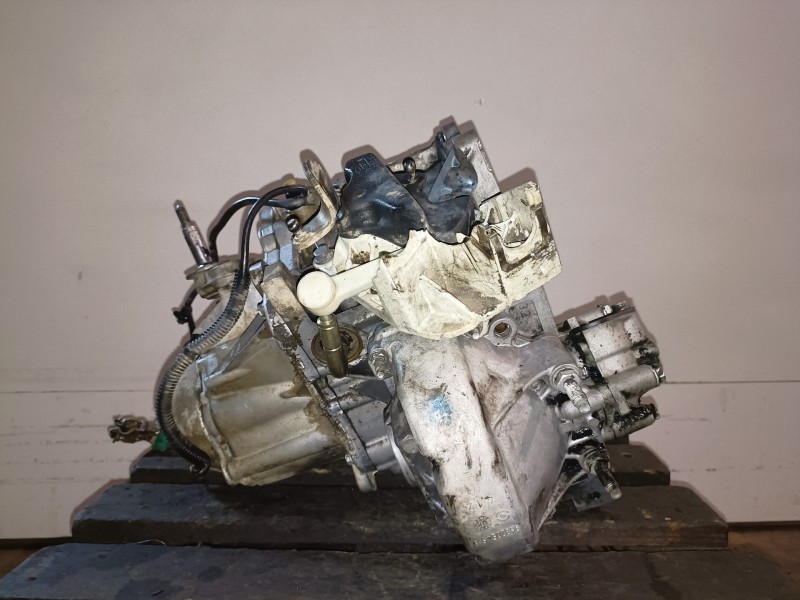 Recambio de caja cambios para citroen c4 berlina 9hx referencia OEM IAM 20DM75  