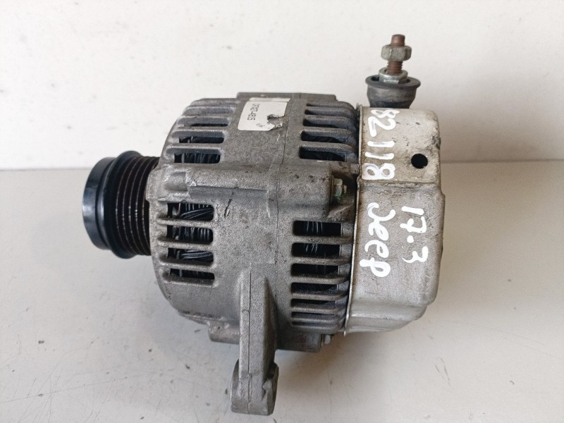 Recambio de alternador para jeep cherokee (kj) 99b referencia OEM IAM 1210003843  