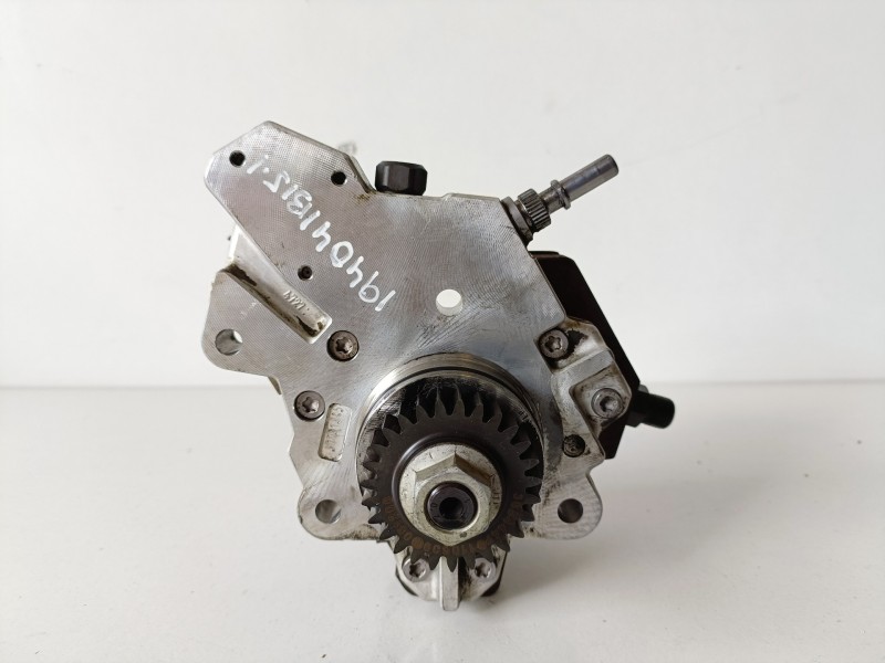 Recambio de bomba inyeccion para renault trafic ii furgón m9r782 referencia OEM IAM 0445010099  