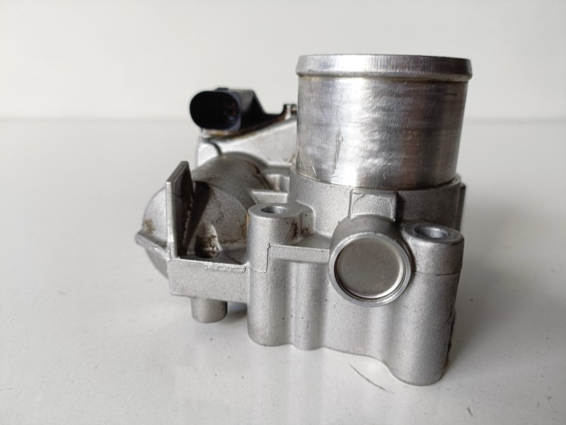 Recambio de caja mariposa para renault trafic ii furgón m9r782 referencia OEM IAM 8200330810E  