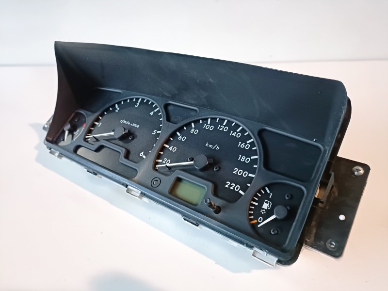 Recambio de cuadro instrumentos para land rover discovery (lt) 10p referencia OEM IAM YAC114022  