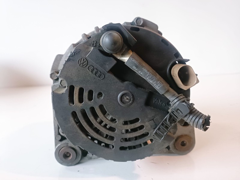 Recambio de alternador para audi a4 avant (8e) avf referencia OEM IAM 028903029R  